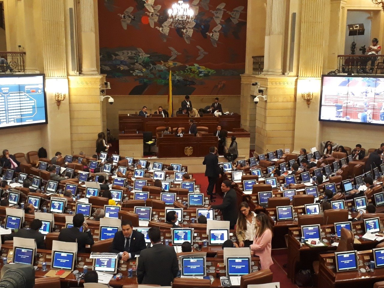La plenaria de la Cámara de Representantes negó la moción de censura contra el Ministro de Hacienda Alberto Carrasquilla, por 120 votos contra 22, lo que significa que el funcionario queda ratificado en su cargo.