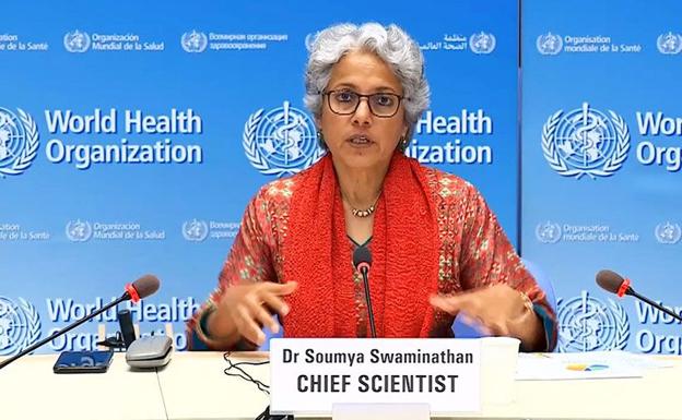 Los mandatarios de todas las naciones deben iniciar un diálogo con la ciudadanía sobre las vacunas contra el coronavirus para aclarar dudas y evitar especulaciones sobre los fármacos, anunció la directora científica de la Organización Mundial de la Salud, Soumya Swaminatham.