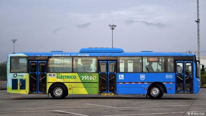 En Colombia, 125 buses eléctricos fueron encargados para la ciudad de Cali. Se trata de la primera flota de este tipo en todo el país. En mayo de 2019 entrarán en funcionamiento 26 de ellos. Los nuevos vehículos complementarán al actual sistema Masivo Integrado de Occidente (MIO).
