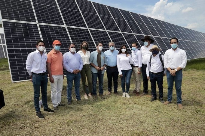 El Presidente de la República, Iván Duque Márquez, entregó oficialmente este viernes la segunda fase del parque solar Bosques de los Llanos II, proyecto generado por Matrix Renewables y Trina Solar, que se suma a la política de incorporación de energías renovables en la matriz eléctrica de Colombia.