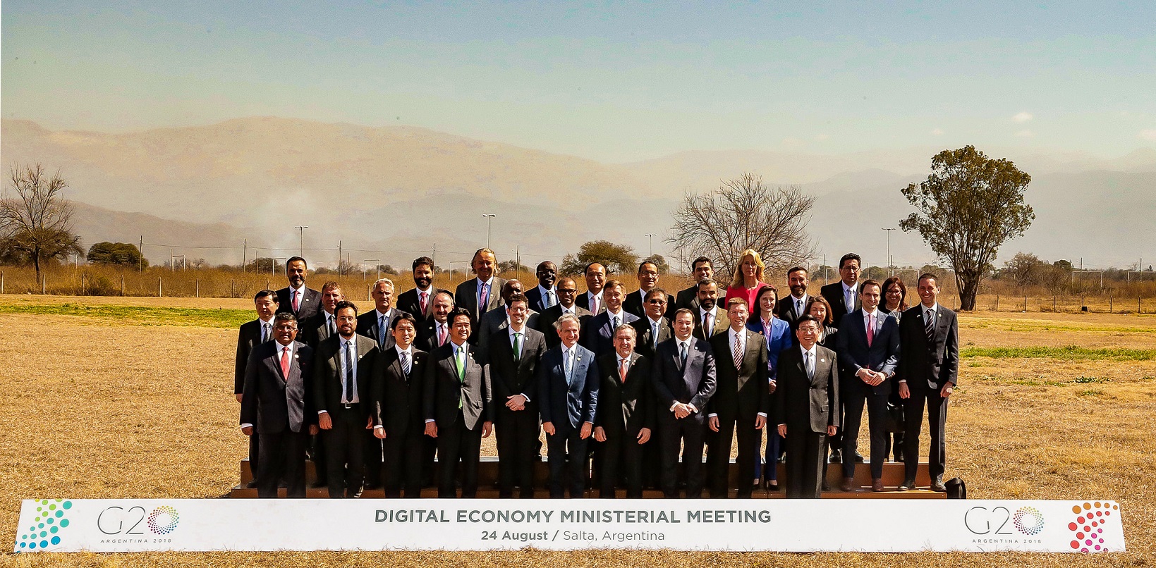 La declaración final de la Reunión Ministerial de Salta incluye propuestas para reducir la brecha digital de género, transformar el gobierno, medir la nueva economía y acelerar el desarrollo de infraestructura digital, entre otros temas estratégicos.