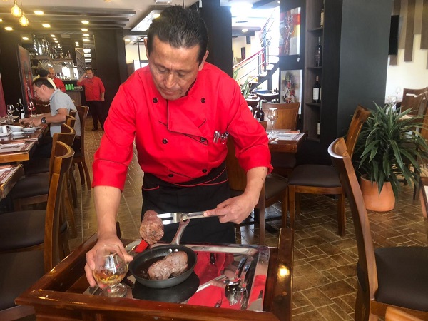 La diversidad gastronómica, de la metrópoli colombiana brinda la oportunidad de salir a desayunar, almorzar o cenar en diferentes restaurantes de muy buena calidad.