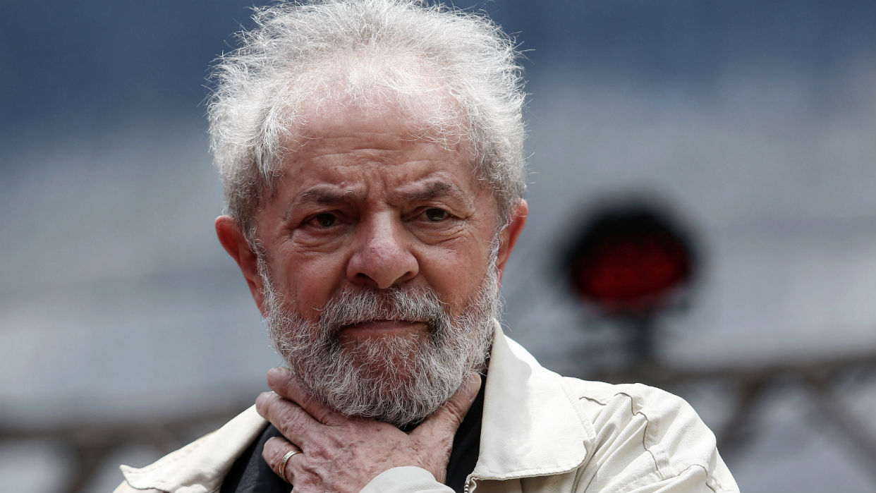 El expresidente brasileño Luiz Inácio Lula da Silva, que desde abril purga una pena de 12 años y un mes de cárcel por corrupción y lavado de dinero, fue sentenciado a 12 años y 11 meses más de prisión por cargos similares en otra causa. 
