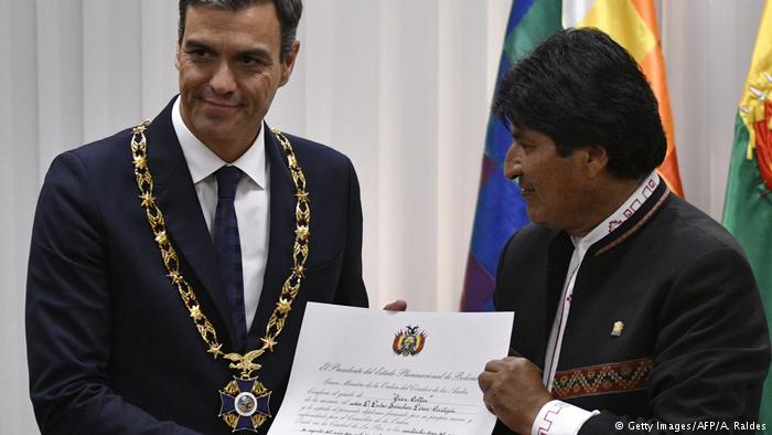 El Jefe del Gobierno español, el socialista Pedro Sánchez, suscribió un memorándum de entendimiento con su par boliviano, Evo Morales, para el financiamiento y construcción del Tren Bioceánico, que atravesará el país andino y unirá las costas de Brasil y Perú. 