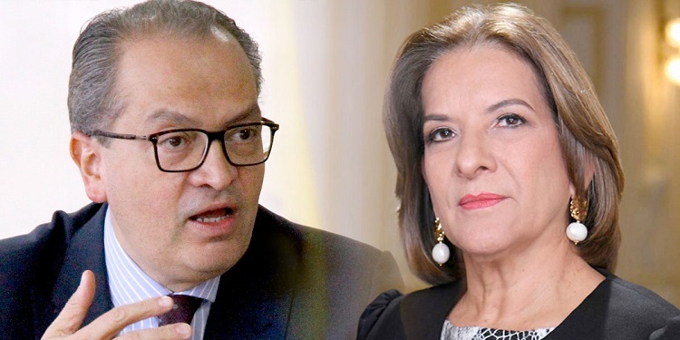 El procurador general de la nación Fernando Carrillo al felicitar a su sucesora Margarita Cabello, por haber sido elegida en su remplazo, le pidió que  “En sus manos estará continuar con independencia la defensa de la Constitución y el Estado de Derecho”.