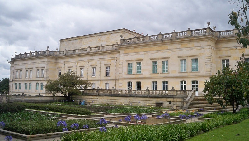 El presidente de la República Iván Duque Márquez anunció este domingo de pascua nuevas medidas para frenar el contagio del virus en el territorio nacional, donde ya se han infectado más de 2.500 mil personas y cerca de 65.000 han fallecido.