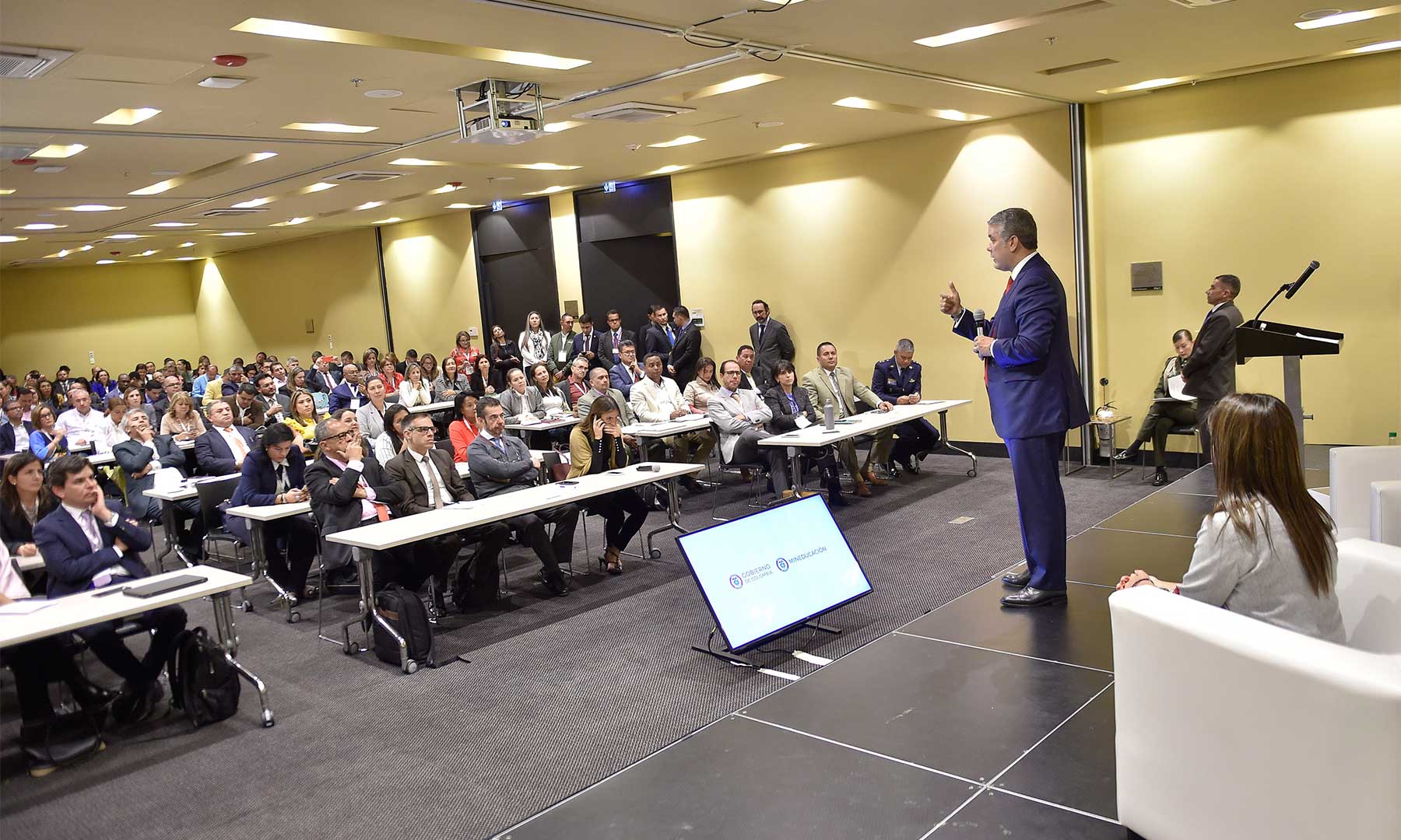 El Presidente de la República Iván Duque Márquez manifestó a los 93 Secretarios de Educación, departamentales y municipales del país, que la Educación y la Cultura son la principal medicina contra la violencia.