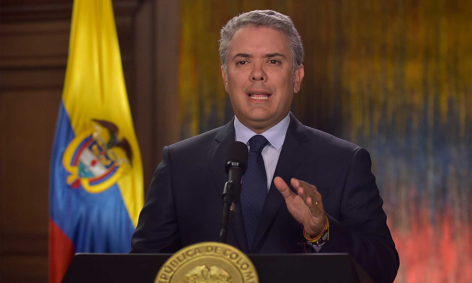 El presidente Iván Duque luego de anunciar el rompimiento de los diálogos con el ELN, anunció que reactivará las órdenes de captura en contra de los negociadores de paz del ELN en Cuba y fue contundente en advertir que denunciará a los Estados que protejan a esta guerrilla, acusada del atentado en la Escuela General Francisco de Paula Santander en Bogotá y que dejó 21 muertos y cerca de 70 heridos.