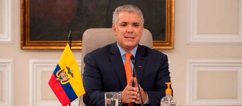 Durante el programa ‘Prevención y Acción’ el jefe de Estado colombiano anunció que no habrá “IVA adicional o aumentos del IVA a productos y servicios, que no se tocará la canasta básica familiar de los colombianos, que no habrá IVA a los servicios públicos, que no habrá IVA a la gasolina, entre otros”, por eso dijo que le ordenó l ministro Alberto Carrasquilla que bajo esos parámetros se construya un nuevo texto dentro del trámite legislativo, lo que evidencia que el Gobierno no retira del Congreso el proyecto de Reforma Tributaria. 