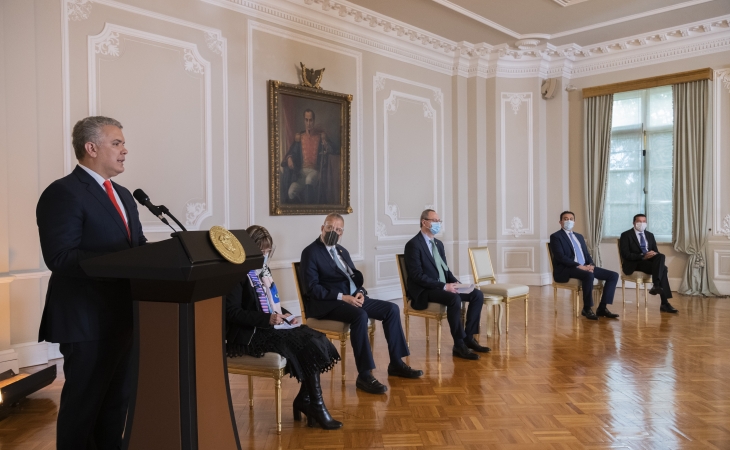 En la presentación del proyecto, el presidente Iván Duque destacó que el nuevo Código Electoral busca “poner fin a la politiquería, a la manipulación del sufragante, y hacer efectivas las herramientas que fortalecen la protección del elector en total libertad de elegir a sus representantes”.