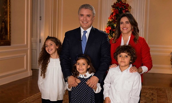 “En esta Navidad, queremos hacerles una invitación sencilla pero valiosa a quienes habitan este gran país: a que nos pongamos en los zapatos del otro. Si logramos pensar en el otro, escuchar su historia y entender su argumento, partiremos de la mejor base para que, entre todos, sigamos construyendo mejores hogares y un mejor país”, afirmó el Presidente Iván Duque.