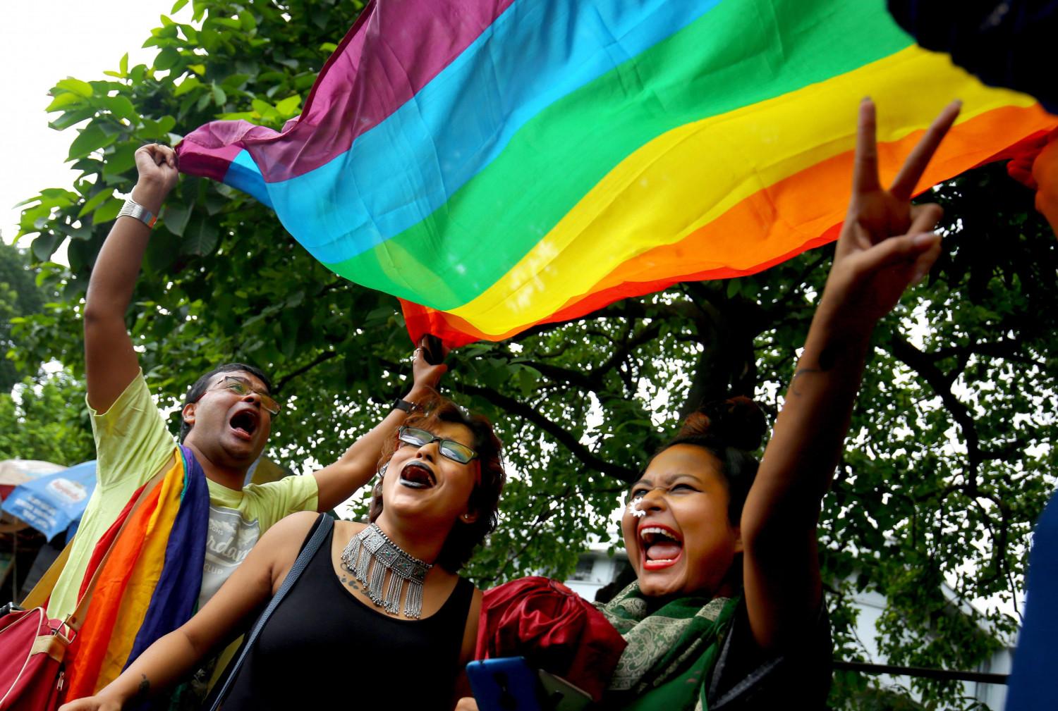 El máximo tribunal de la India declaró que las relaciones sexuales consentidas entre adultos del mismo sexo ya no son un delito en ese país del sur de Asia.