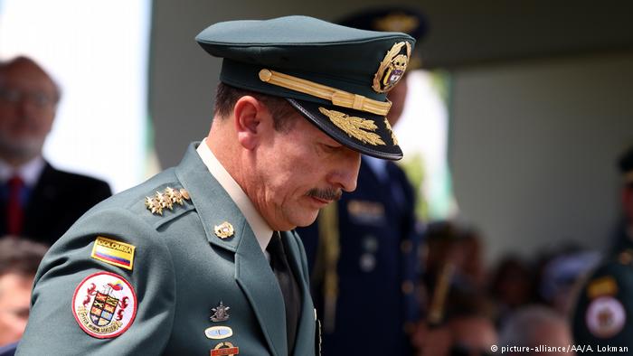 Entre los generales en cuestión figura el nuevo comandante del Ejército, Nicacio de Jesús Martínez Espinel, cuyos subordinados están investigados por 23 "falsos positivos" en 2005 cuando ejercía la comandancia segunda de la Décima Brigada Blindada.