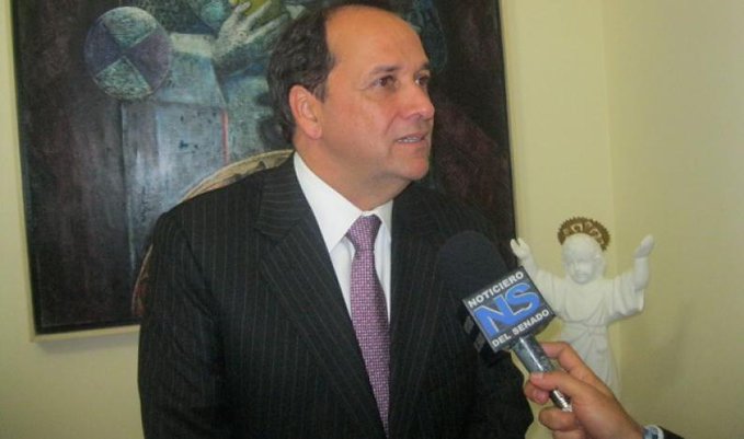 El senador Jaime Durán Barrera exhortó al Gobierno para que dentro de las medidas de excepción decretadas por la crisis sanitaria, cierre todos los vuelos internacionales toda vez que a través de los terminales aéreos del país se empezó a propagar el coronavirus Covid_19 en el territorio nacional.