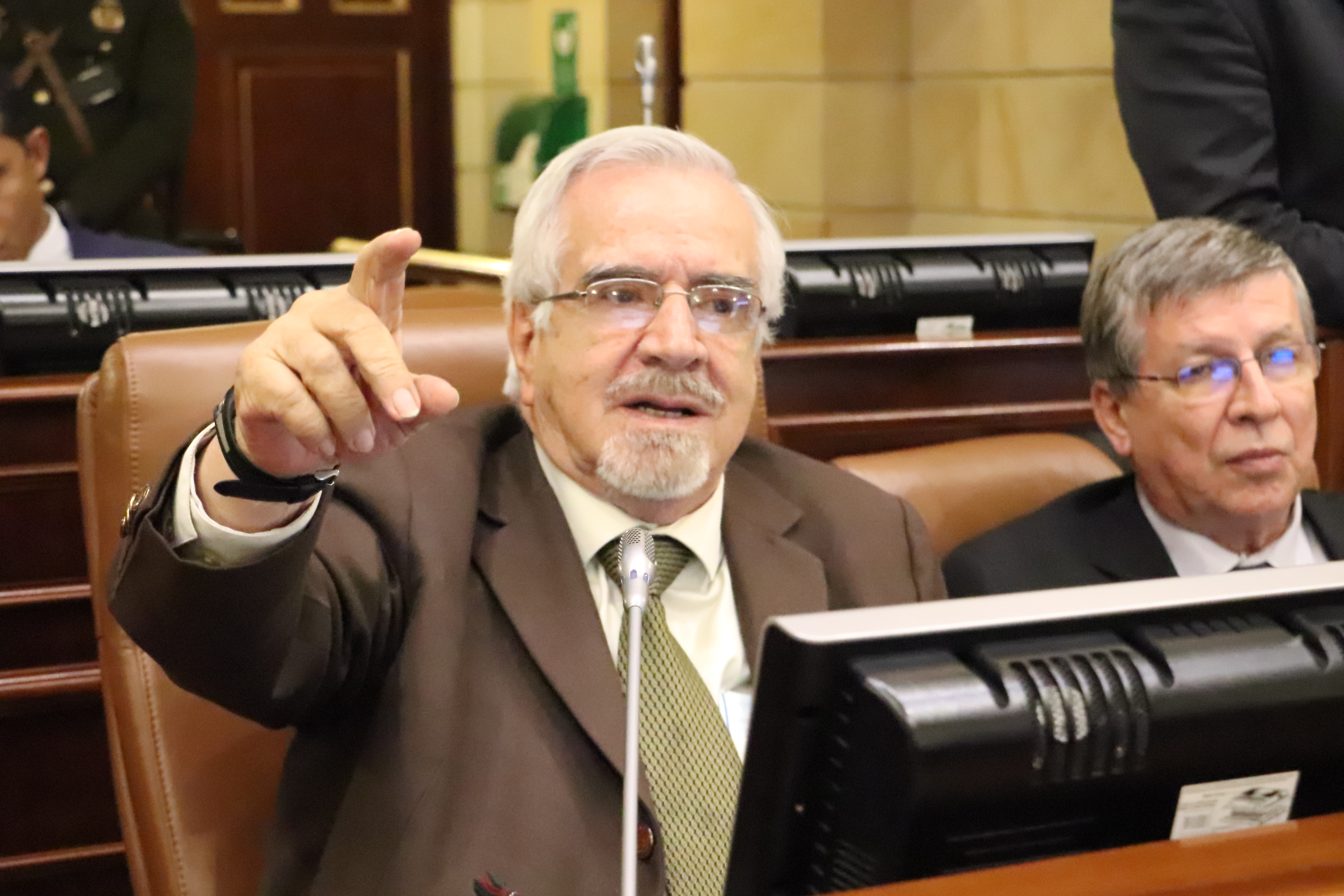 En un comunicado del Polo Democrático Alternativo, se informa que el estado de salud del congresista Germán Navas Talero, “es estable y se espera que en tres días sea dado de alta de la Fundación Santa Fé, donde ha recibido una excelente atención médica”.