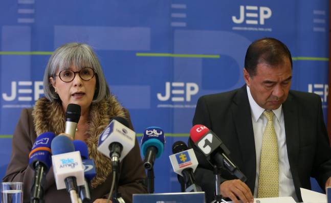 La Presidenta de la Jurisdicción Especial para la Paz, Patricia Linares, informó que se reportaron 657 solicitudes de sometimiento a la Jurisdicción Especial para la Paz, donde se destaca que 540 son de terceros y 117 de agentes del Estado, diferentes a la Fuerza Pública.