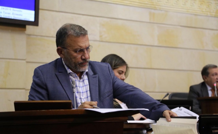 El senador Roy Barreras en discusión del proyecto que establece 16 curules en la Cámara de representantes a las víctimas del conflicto armado.