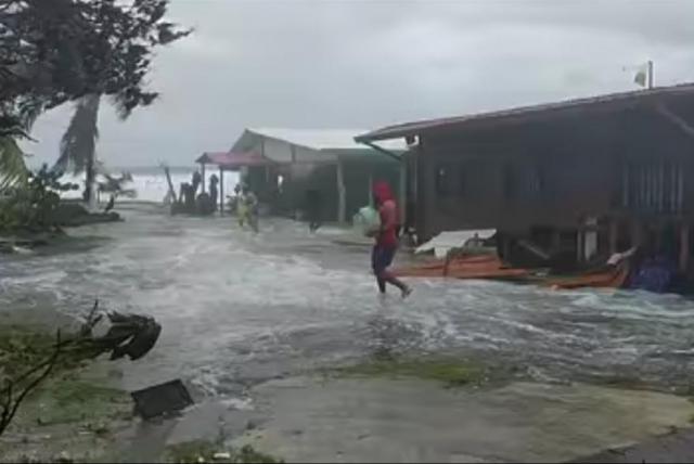 La fuerza del huracán IOTA está golpeando fuertemente a los habitantes del archipiélago de San Andrés Providencia y Santa Catalina.