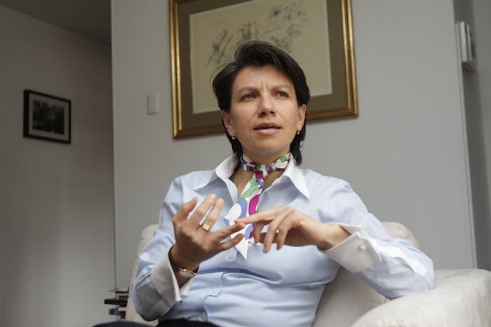 Siguen las amenazas contra líderes y protagonistas de la vida política nacional. A través de un panfleto en correos electrónicos, supuestamente las Aguilas Negras, le advierten a los amenazados que deben abandonar el país…”esta es la última oportunidad…por los procesos izquierdistas que lideran, adoctrinando comunidades en contra del gobierno colombiano”.