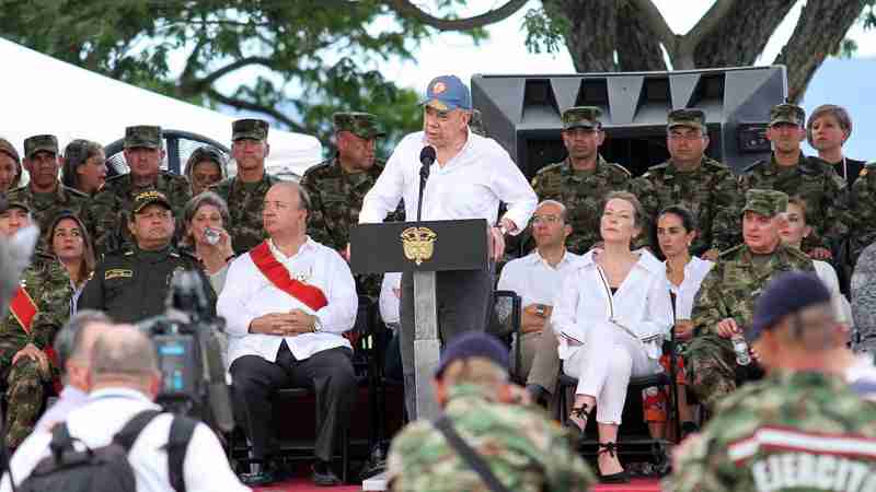 Gracias por darle gloria y paz a Colombia, Santos a las Fuerzas Armadas