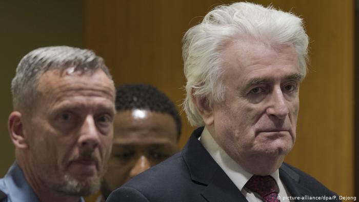 La justicia internacional condenó en apelación al exlíder de los serbios de Bosnia, Radovan Karadzic, a cadena perpetua, por "la magnitud y crueldad sistemática" de sus crímenes de guerra y lesa humanidad durante el conflicto de Bosnia (1992-1995), endureciendo así su pena inicial de 40 años de reclusión.