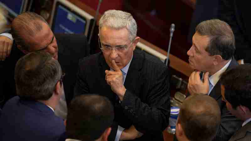 Renuncia de Uribe lista en Presidencia del Senado