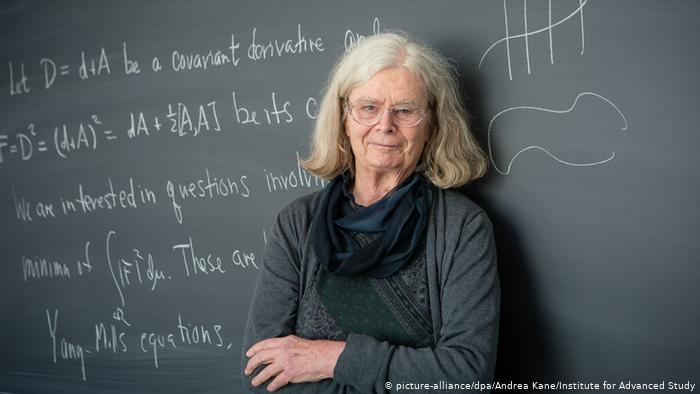 El Premio Abel, también llamado "Nobel de las Matemáticas", recompensó a la estadounidense Karen Uhlenbeck, especialista en ecuaciones derivadas parciales, anunció la Academia Noruega de Ciencias y Letras.
