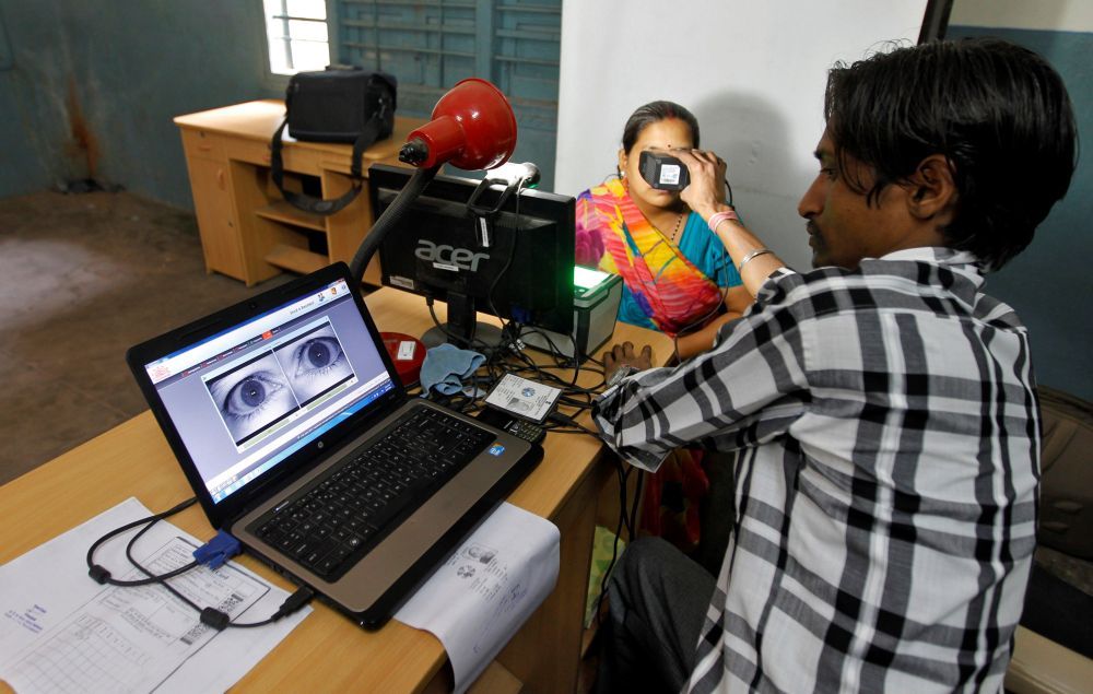 El Tribunal Supremo de la India declaró legal el Programa Aadhaar, en el que se guardan los datos biométricos de más de mil millones de personas para la elaboración de documentos de identidad. El programa había sido denunciado por, entre otras cosas, violar el derecho a la intimidad. 