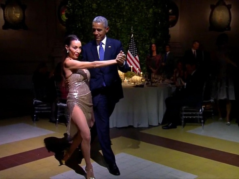 El ex Presidente Barack Obama es un entusiasta del baile. Así lo hemos visto desde el primer baile presidencial del 2009, hasta innumerables oportunidades.  El tango, la pasión hecha baile, seguramente fue un reto.