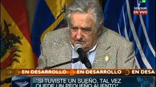 El expresidente de Chile le habla a estudiantes en Mexico.